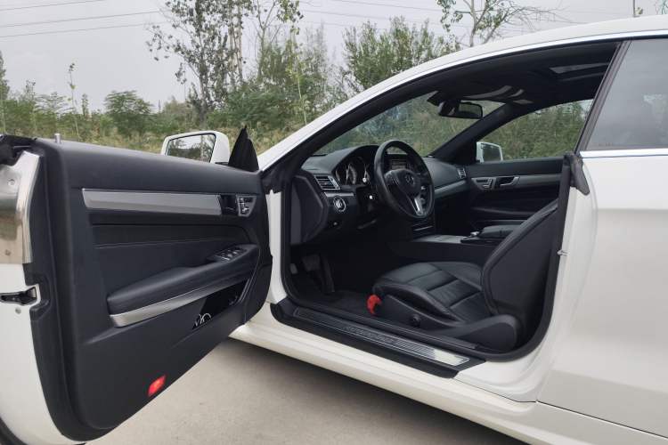 Used Mercedes-Benz E-Class 2014 E 260 Coupe Interior 1