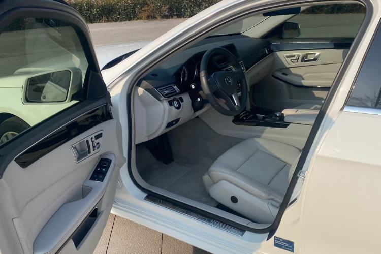 Used Mercedes-Benz E-Class 2014 E 260 L Sport Edition Interior 1