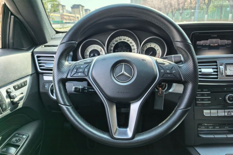 Used Mercedes-Benz E-Class 2014 E 200 Coupe Interior 2
