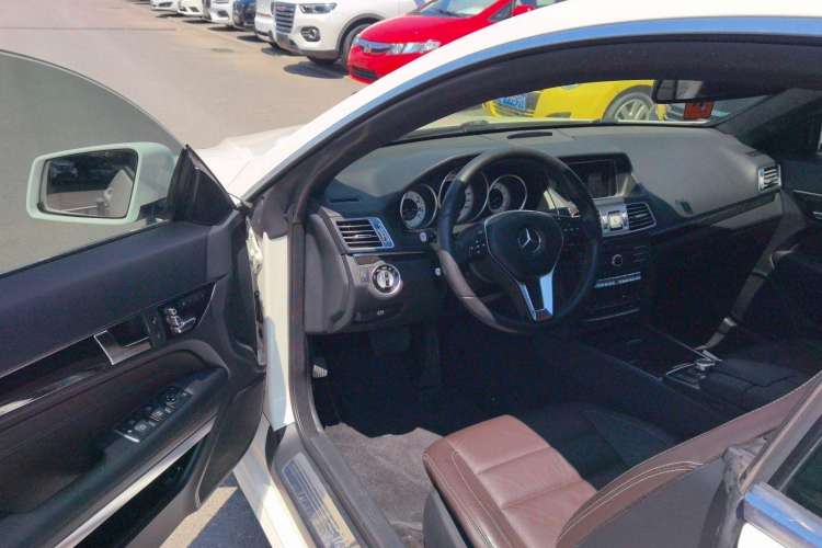 Used Mercedes-Benz E-Class 2014 E 200 Coupe Interior 2