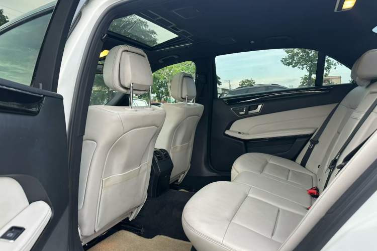 Used Mercedes-Benz E-Class 2014 Restyled E 260 L Sport Edition Interior 2