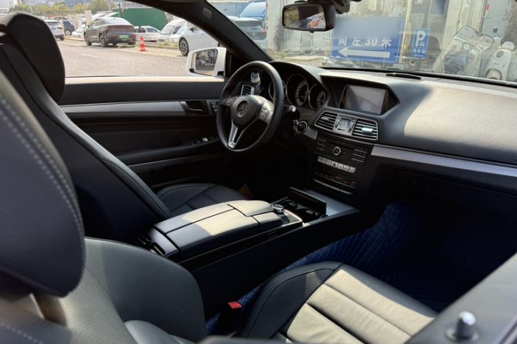 Used Mercedes-Benz E-Class 2014 E 200 Coupe Interior 2