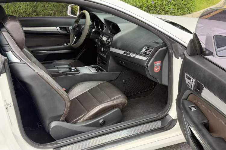 Used Mercedes-Benz E-Class 2014 E 260 Coupe Interior 3
