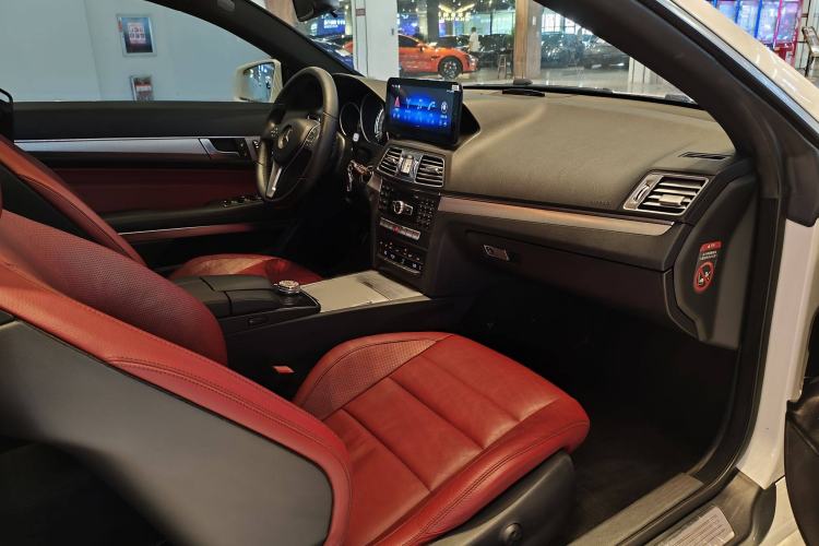 Used Mercedes-Benz E-Class 2014 E 200 Coupe Interior 3