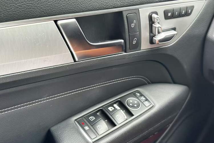 Used Mercedes-Benz E-Class 2014 E 260 Coupe Interior 3