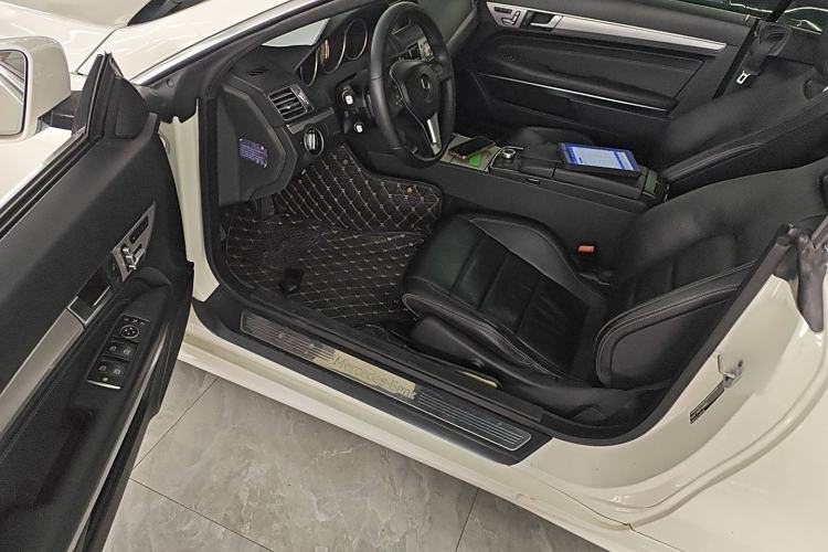 Used Mercedes-Benz E-Class 2014 E 260 Coupe Interior 3