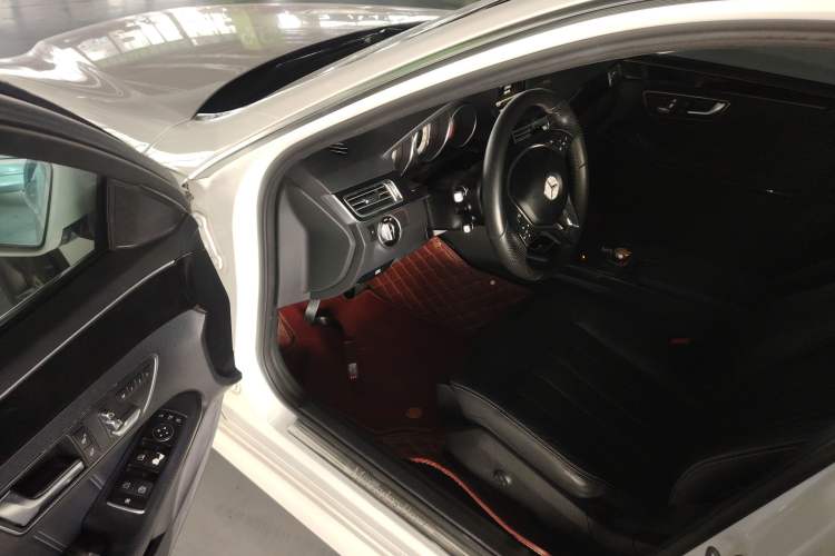 Used Mercedes-Benz E-Class 2014 E 300 L Sport Edition Interior 3