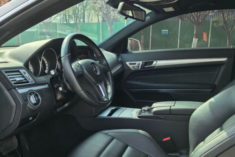 Used Mercedes-Benz E-Class 2014 E 200 Coupe Interior 4