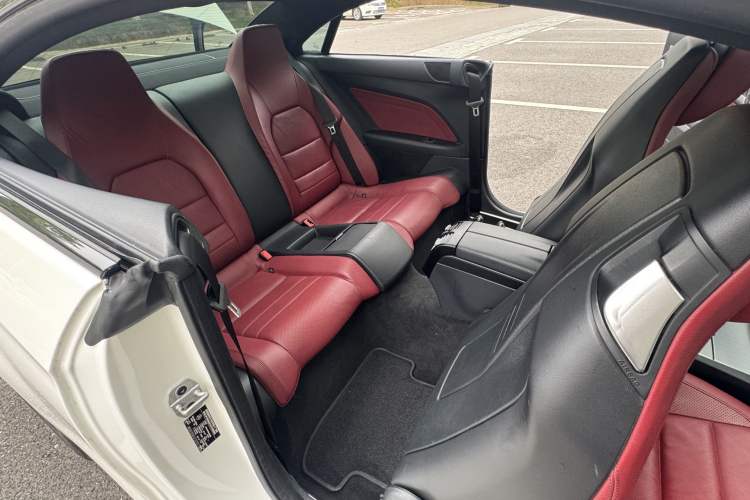 Used Mercedes-Benz E-Class 2014 E 260 Coupe Interior 4