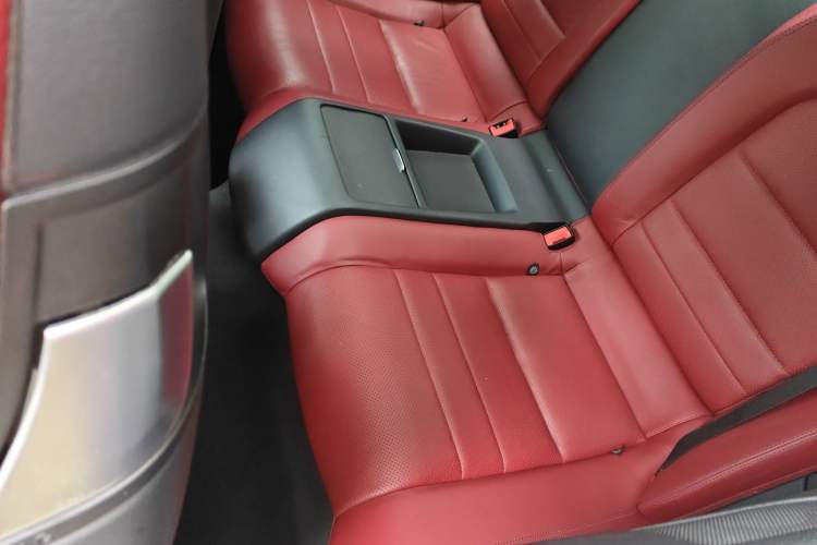 Used Mercedes-Benz E-Class 2014 E 200 Coupe Interior 4