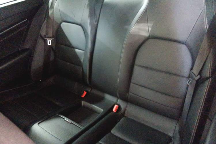 Used Mercedes-Benz E-Class 2014 E 200 Coupe Interior 4