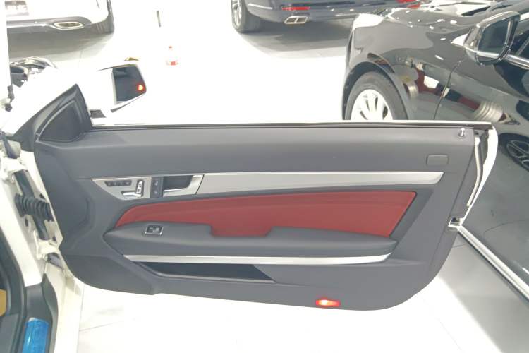 Used Mercedes-Benz E-Class 2014 E 260 Convertible Coupe Interior 5