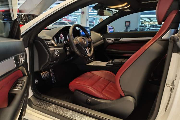 Used Mercedes-Benz E-Class 2014 E 200 Coupe Interior 5