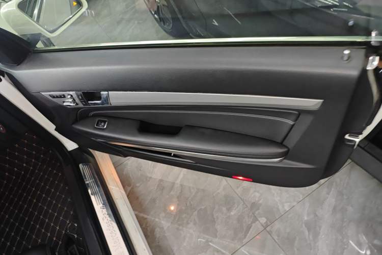 Used Mercedes-Benz E-Class 2014 E 260 Coupe Interior 5