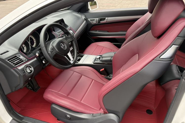 Used Mercedes-Benz E-Class 2014 E 200 Coupe Interior 5