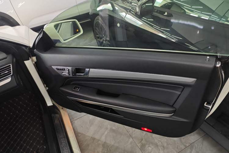 Used Mercedes-Benz E-Class 2014 E 260 Coupe Interior 6