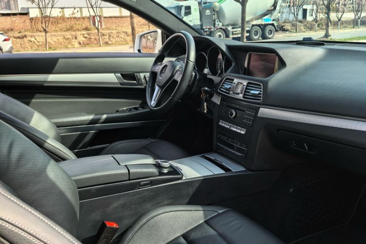 Used Mercedes-Benz E-Class 2014 E 200 Coupe Interior 7
