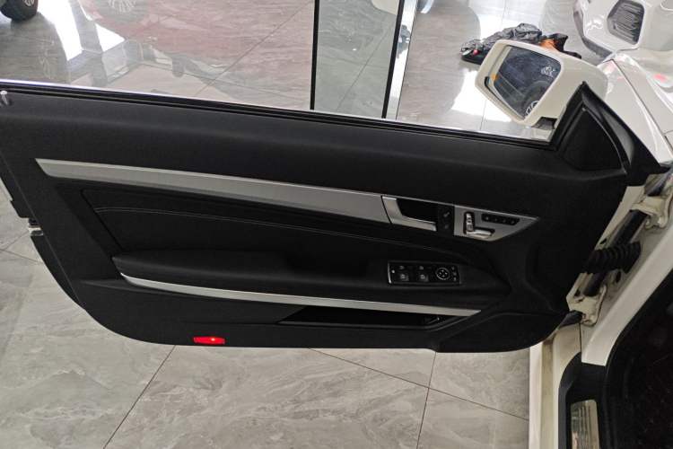 Used Mercedes-Benz E-Class 2014 E 260 Coupe Interior 7