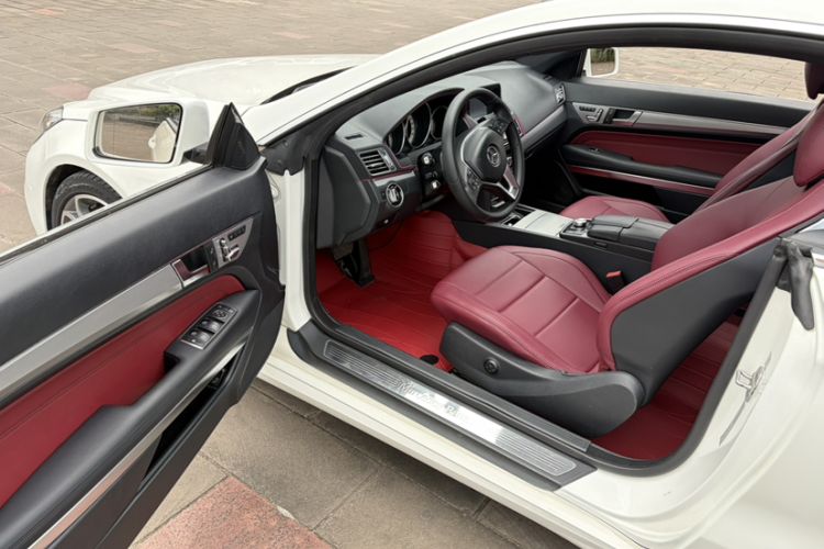 Used Mercedes-Benz E-Class 2014 E 200 Coupe Interior 7