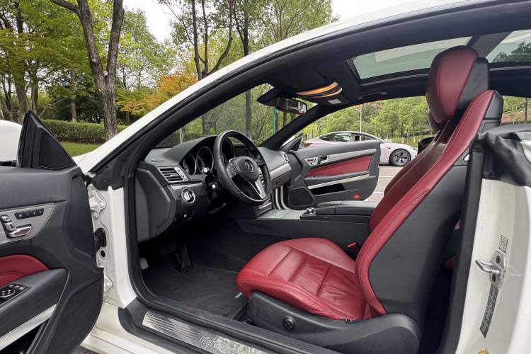 Used Mercedes-Benz E-Class 2014 E 260 Coupe Interior 8