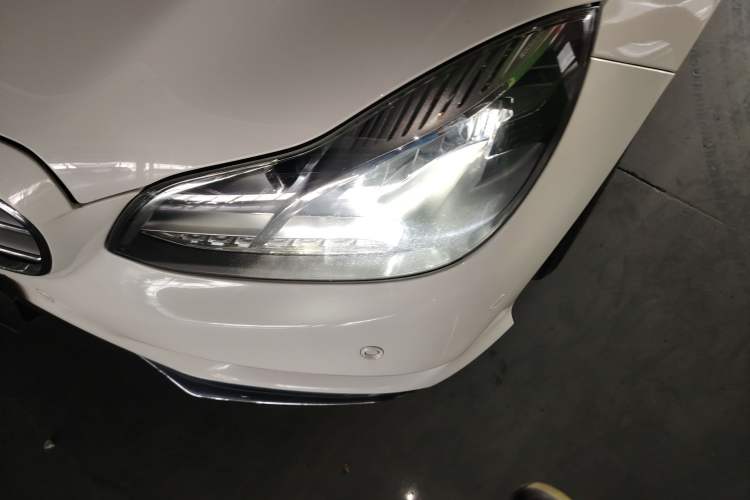 Used Mercedes-Benz E-Class 2014 E 300 L Sport Edition Left Front Headlight