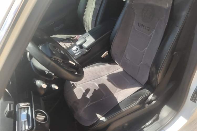 Used Mercedes-Benz E-Class 2014 Revised E 260 L Sport Luxury Edition Left Front Seat