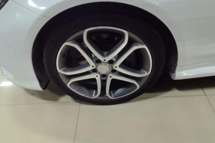 Used Mercedes-Benz E-Class 2014 E 260 Coupe Left Front Wheel Hub