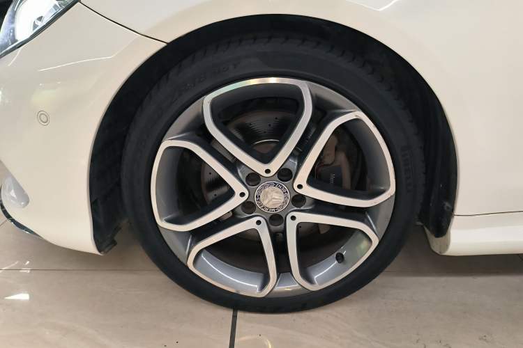 Used Mercedes-Benz E-Class 2014 E 200 Coupe Left Front Wheel Hub
