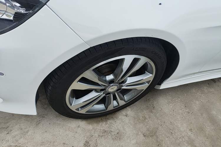 Used Mercedes-Benz E-Class 2014 Restyled E 260 L Sport Edition Left Front Wheel Hub