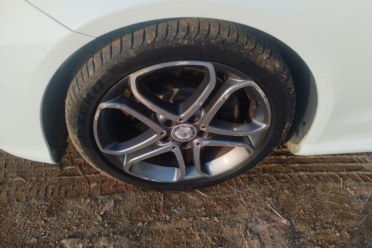 Used Mercedes-Benz E-Class 2014 E 200 Coupe Left Front Wheel Hub