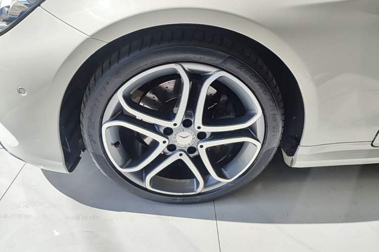 Used Mercedes-Benz E-Class 2014 E 200 Coupe Left Front Wheel Hub
