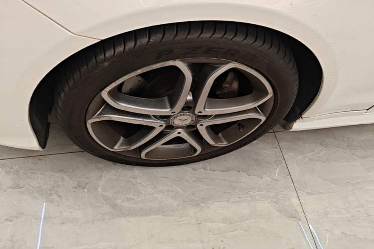 Used Mercedes-Benz E-Class 2014 E 200 Coupe Left Front Wheel Hub