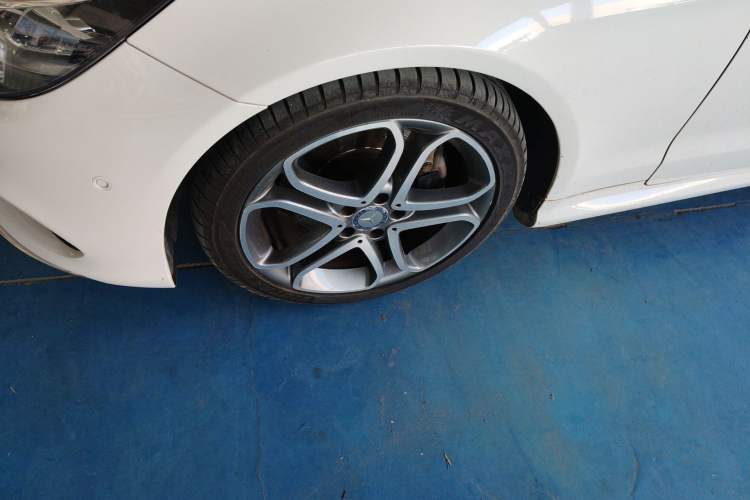 Used Mercedes-Benz E-Class 2014 E 200 Coupe Left Front Wheel Hub