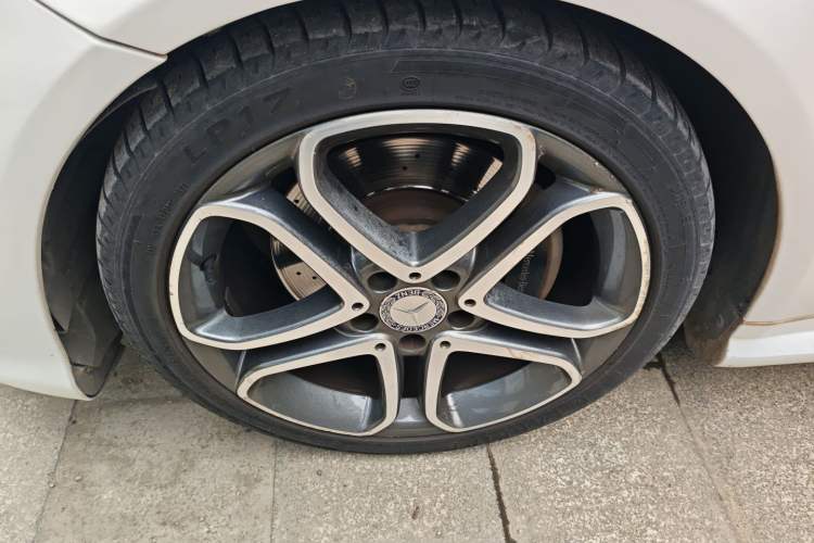 Used Mercedes-Benz E-Class 2014 E 200 Coupe Left Front Wheel Hub
