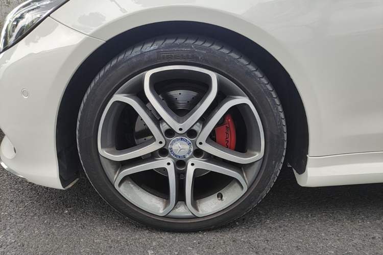 Used Mercedes-Benz E-Class 2014 E 260 Coupe Left Front Wheel Hub