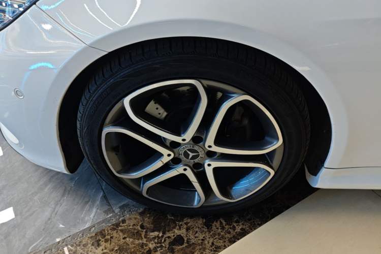 Used Mercedes-Benz E-Class 2014 E 260 Coupe Left Front Wheel Hub