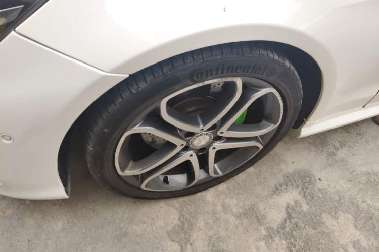 Used Mercedes-Benz E-Class 2014 E 260 Coupe Left Front Wheel Hub