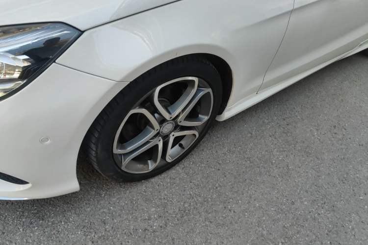 Used Mercedes-Benz E-Class 2014 E 200 Coupe Left Front Wheel Hub