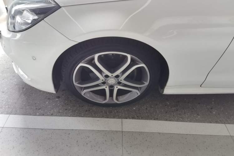 Used Mercedes-Benz E-Class 2014 E 200 Coupe Left Front Wheel Hub