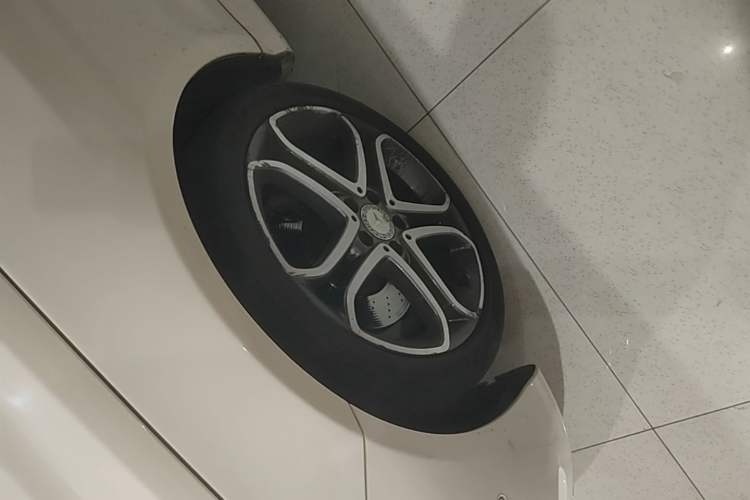 Used Mercedes-Benz E-Class 2014 E 200 Coupe Left Front Wheel Hub