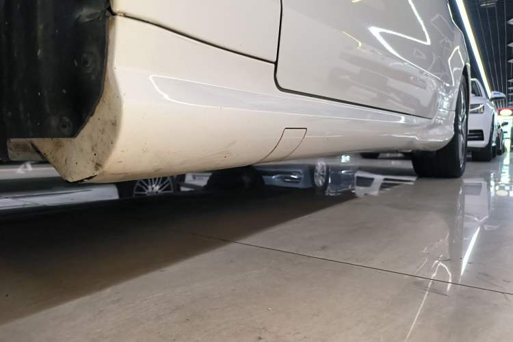 Used Mercedes-Benz E-Class 2014 E 200 Coupe Left Side Sill