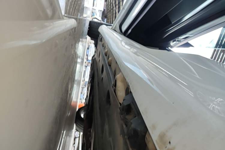 Used Mercedes-Benz E-Class 2014 E 200 Coupe Left Side Sill