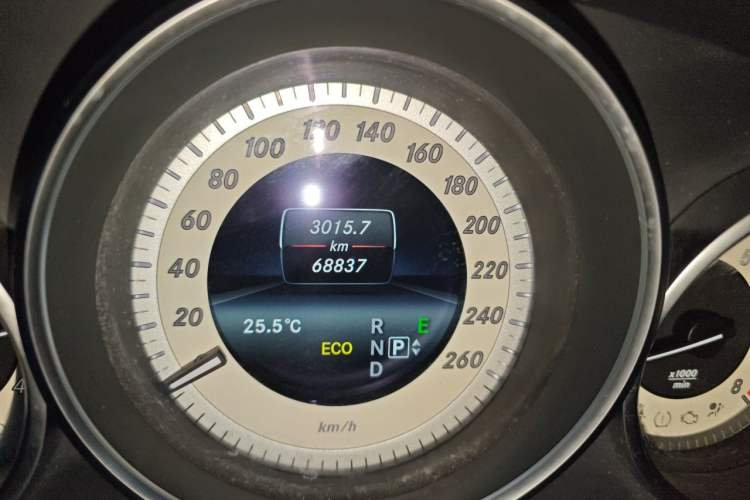 Used Mercedes-Benz E-Class 2014 E 260 L Sport Edition Odometer Close Up