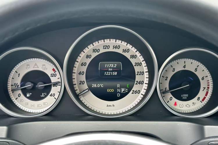 Used Mercedes-Benz E-Class 2014 E 260 Coupe Odometer Close Up