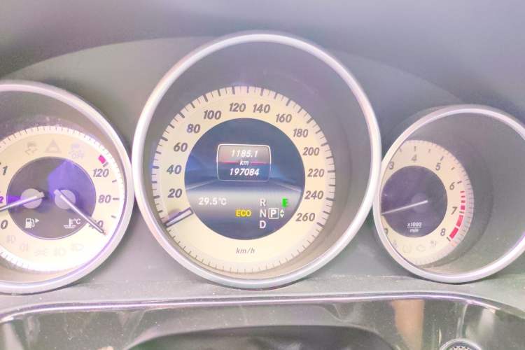 Used Mercedes-Benz E-Class 2014 E 260 L Sport Edition Odometer Close Up