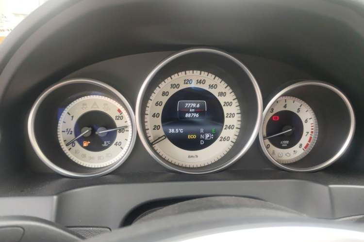 Used Mercedes-Benz E-Class 2014 E 260 Coupe Odometer Close Up