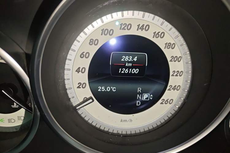 Used Mercedes-Benz E-Class 2014 E 260 Coupe Odometer Close Up