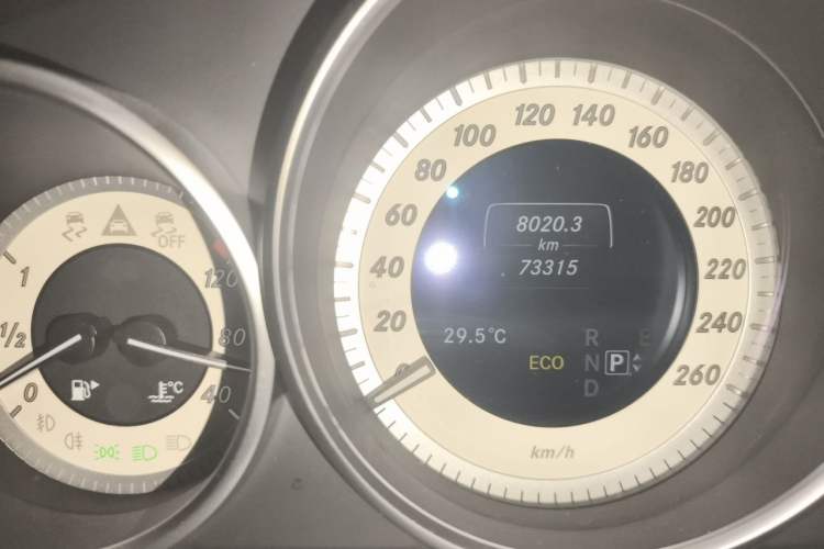 Used Mercedes-Benz E-Class 2014 E 260 Coupe Odometer Close Up