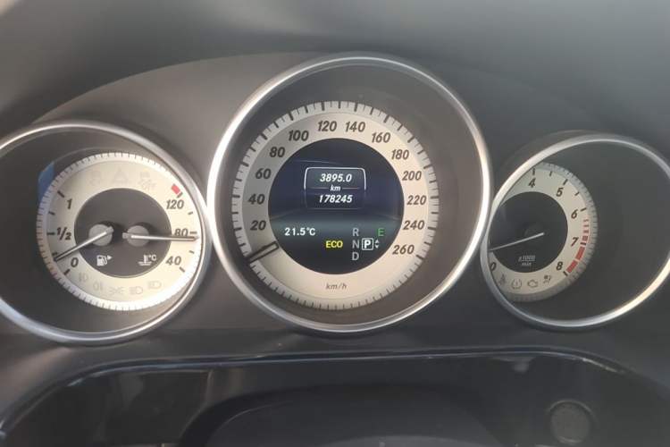 Used Mercedes-Benz E-Class 2014 Revised E 260 L Sport Luxury Edition Odometer Close Up