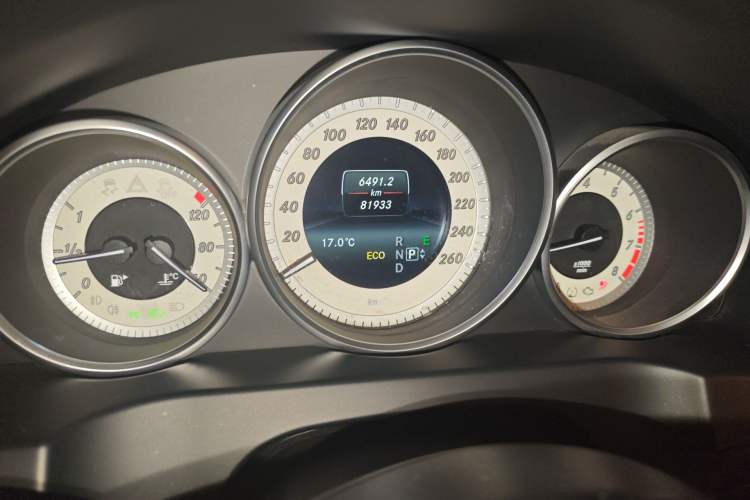 Used Mercedes-Benz E-Class 2014 E 260 Coupe Odometer Close Up